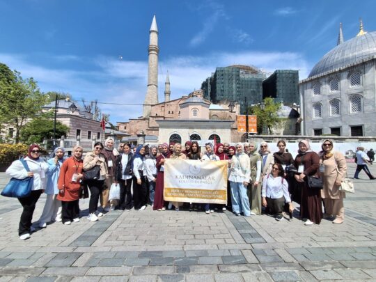 Kadınanalar Kültür Derneği tarafından düzenlenen “Şehir ve Medeniyet Yolculuğu: Gençlerle