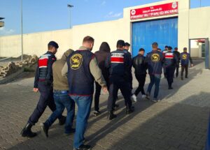Afyonkarahisar’da güvenlik güçlerinin yürüttüğü çalışmalar kapsamında aranan şahıslar tek tek