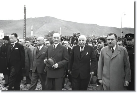 Afyonkarahisar Belediye Meclisi Mayıs ayı toplantısında, kentin yetiştirdiği önemli devlet