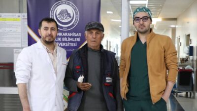 Antalya’nın Kumluca ilçesindeki evinde sağ el baş parmağında kopma derecesine