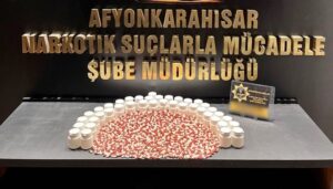 Afyonkarahisar’da İl Emniyet Müdürlüğü ekiplerince gerçekleştirilen uygulama noktasında durdurulan bir