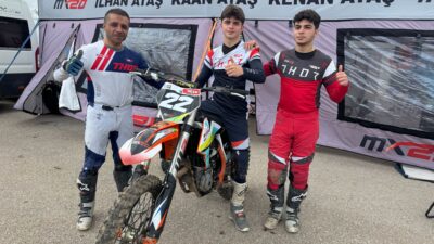 İstanbul'da yaşayan 46 yaşındaki motokrosçu İlhan Ataş ile oğulları Kaan