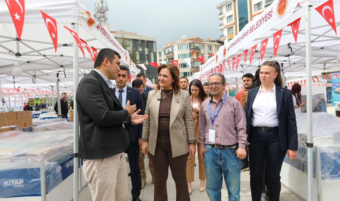 Afyonkarahisar Belediye Başkanı Burcu Köksal da Zafer Meydanı’ndaki bu anlamlı