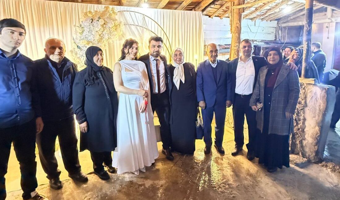 Emirdağ ​Belediye Başkanı Serkan Koyuncu, eşi Hümeyra Koyuncu ile birlikte
