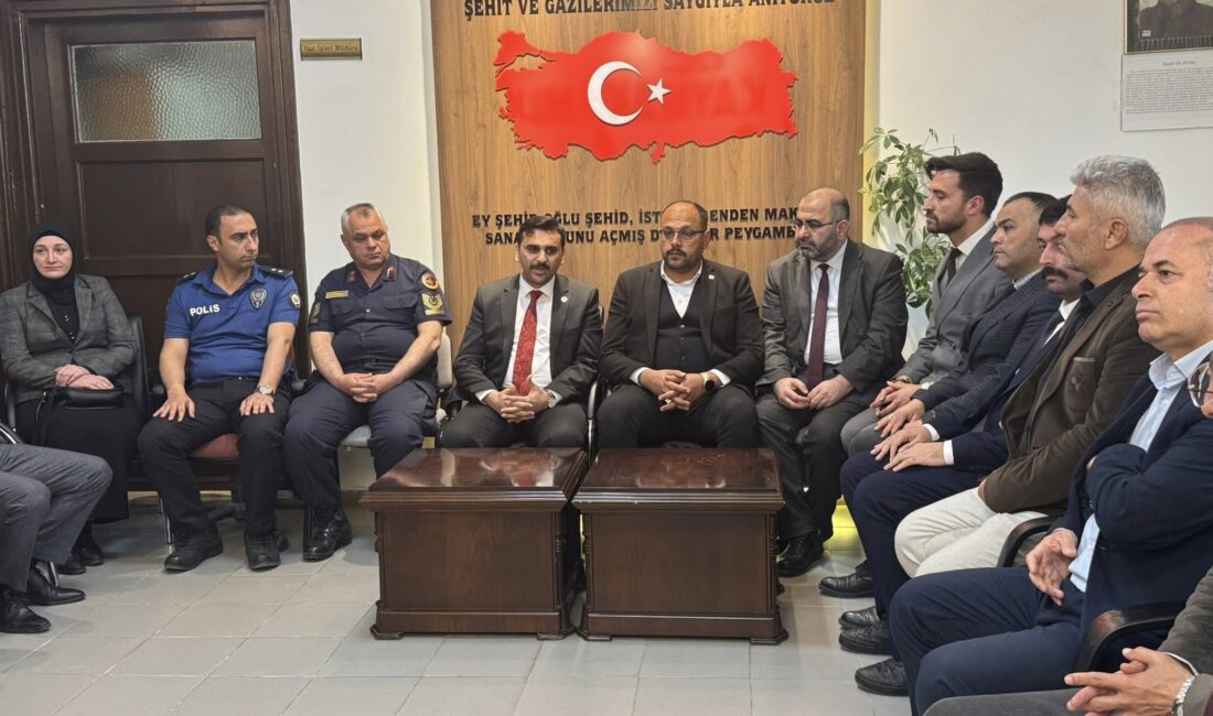 Afyonkarahisar’ın Bayat ilçesinde Kurban Bayramı dolayısıyla geleneksel bayramlaşma programı düzenlendi.