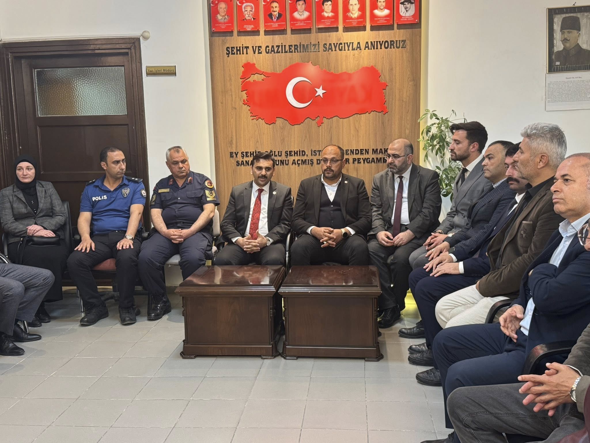 Afyonkarahisar’ın Bayat ilçesinde Kurban Bayramı dolayısıyla geleneksel bayramlaşma programı düzenlendi.