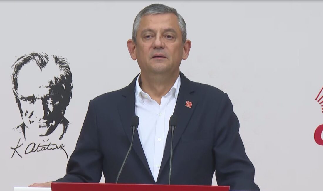 Mahkemece tedbiren CHP Genel Başkanlığı görevinden uzaklaştırılan Özgür Özel, karara