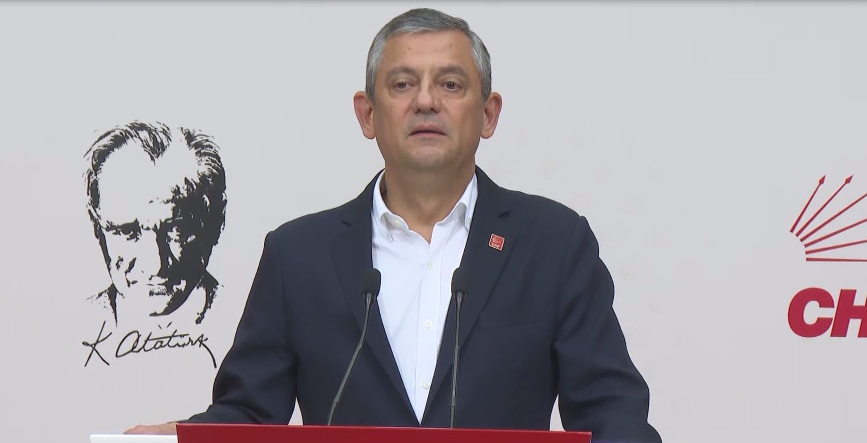 Mahkemece tedbiren CHP Genel Başkanlığı görevinden uzaklaştırılan Özgür Özel, karara