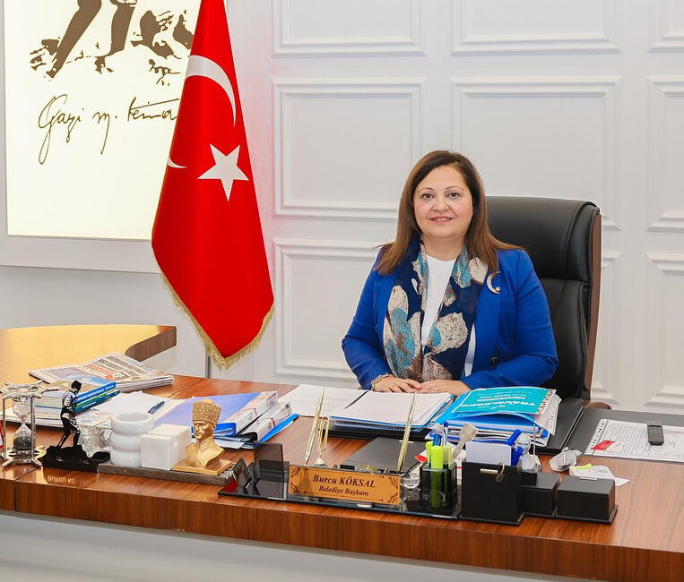 Afyonkarahisar Belediye Başkanı Burcu Köksal, CHP’den istifa ederek AK Parti’ye