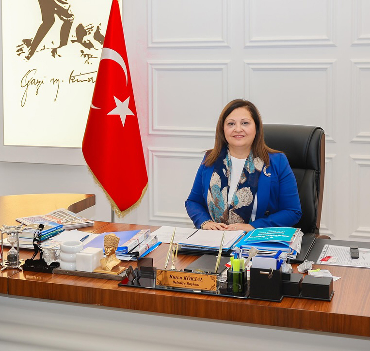 Afyonkarahisar Belediye Başkanı Burcu Köksal, CHP’den istifa ederek AK Parti’ye