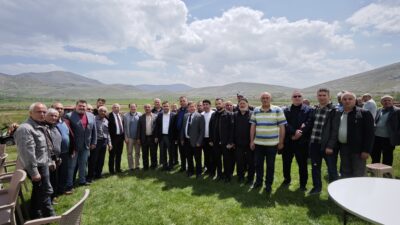 AK Parti Afyonkarahisar Milletvekili Hasan Arslan, Çay ilçesine bağlı Devederesi,