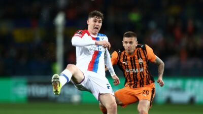 UEFA Konferans Ligi yarı final rövanş maçında Shakhtar Donetsk'i 2-1