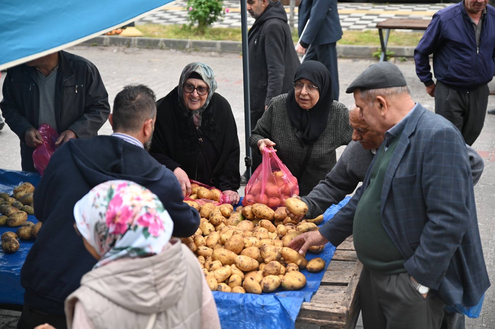 Emirdağ Belediyesi tarafından hizmete sunulan Cumartesi Pazarı, bölgenin en uygun