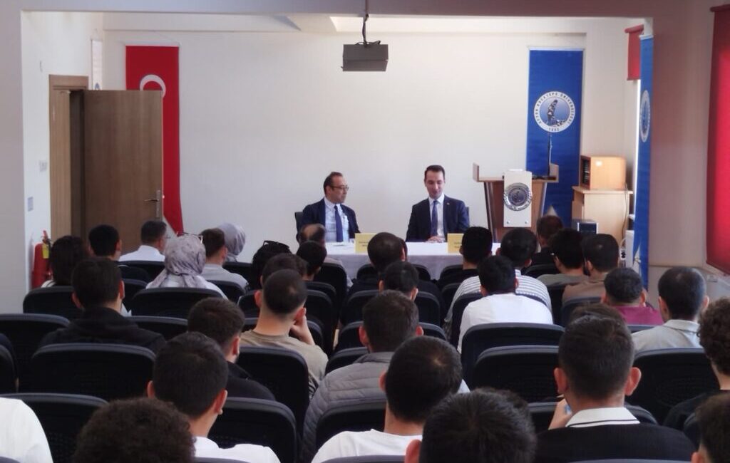 Afyon Kocatepe Üniversitesi (AKÜ) Dazkırı Meslek Yüksekokulunda (MYO) öğrencilerin kariyer