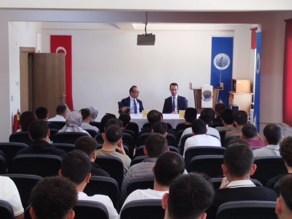 Afyon Kocatepe Üniversitesi (AKÜ) Dazkırı Meslek Yüksekokulunda (MYO) öğrencilerin kariyer