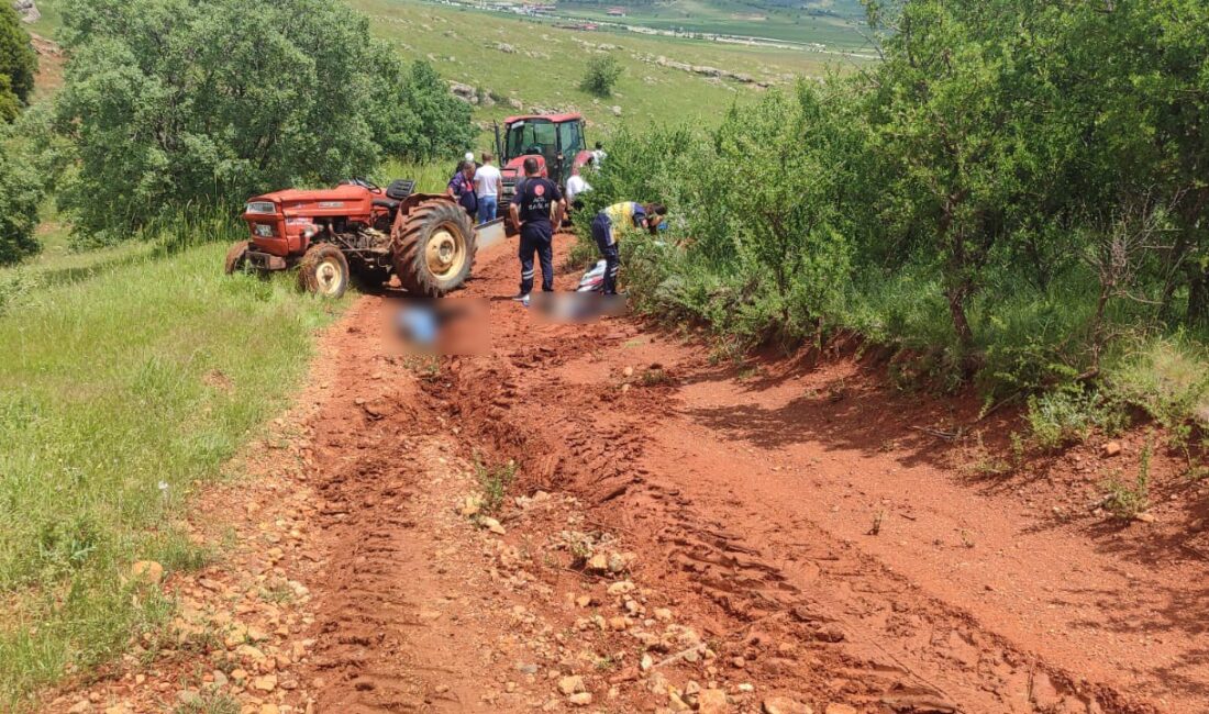 Afyonkarahisar'da traktörün devrilmesi sonucu meydana gelen trafik kazasında biri çocuk