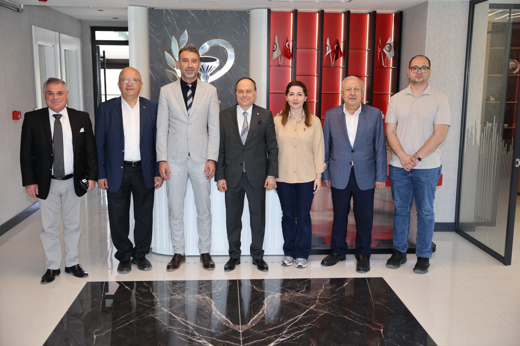 Afyon Eğitim Vakfı Yönetim Kurulu Başkanı Hüsnü Serteser ve Yönetim