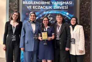 AFSÜ Eczacılık Fakültesi 4. sınıf öğrencisi Ecem Güldar, Ankara Eczacı