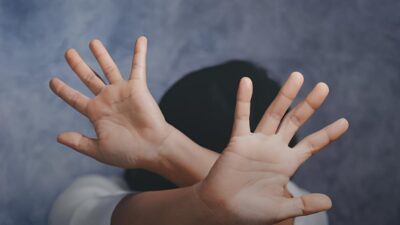 Sosyal medya hesapları üzerinden 11 yaşındaki bir kızın müstehcen içeriklerinin