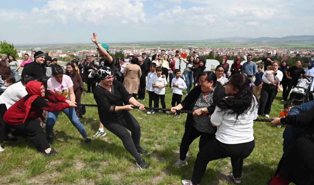 Emirdağ Belediyesi tarafından düzenlenen Anneler Günü ve Hıdırellez Şenliği, yoğun