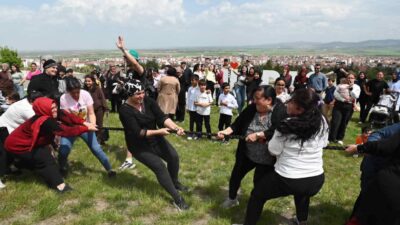 Emirdağ Belediyesi tarafından düzenlenen Anneler Günü ve Hıdırellez Şenliği, yoğun