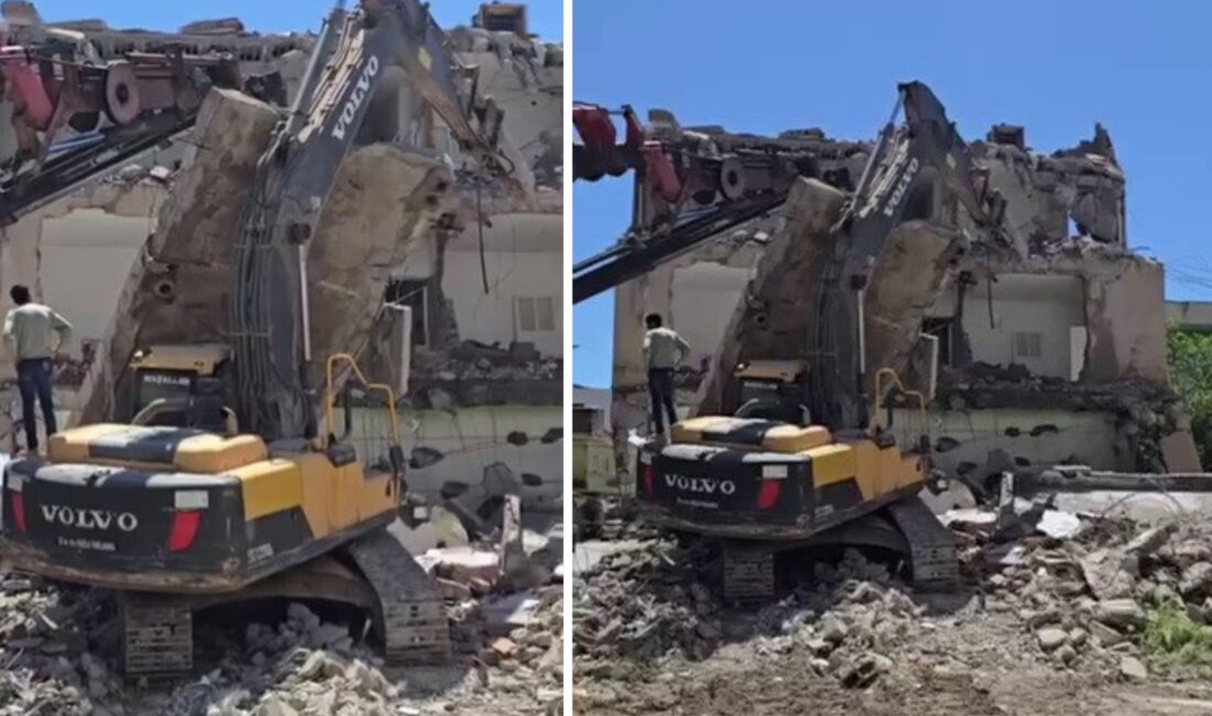 Adıyaman’ın Kahta ilçesinde hasarlı bir binanın kontrollü yıkımı gerçekleştirildiği sırada