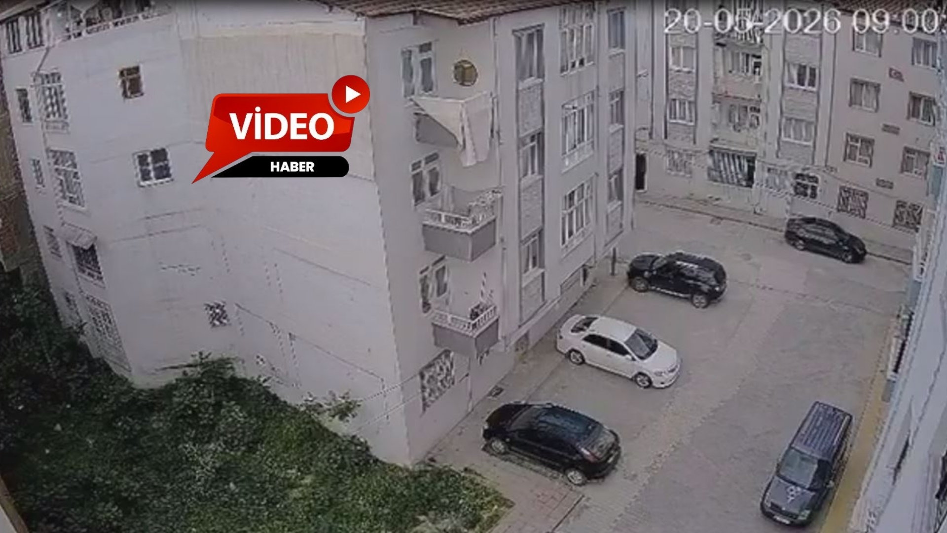 Malatya’nın Battalgazi ilçesinde meydana gelen 5.6 büyüklüğündeki deprem, bir apartmanın