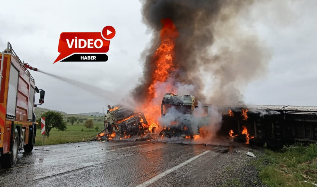 Afyonkarahisar'da iki tırın çarpıştığı kazada sürücüler yaralanırken, her iki araç