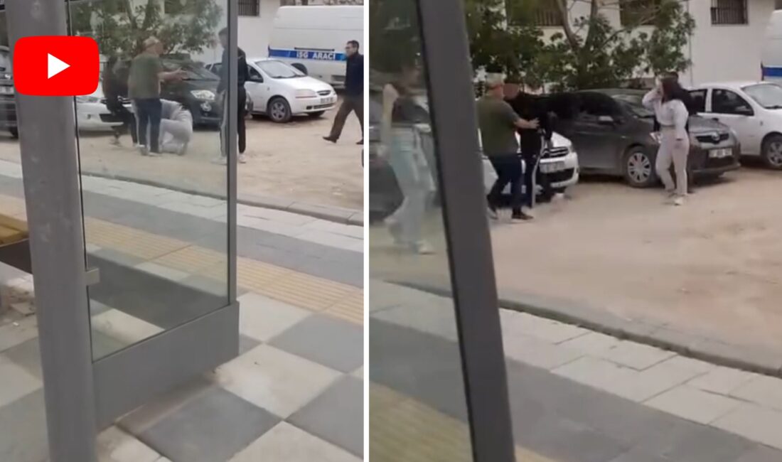 Afyonkarahisar’da üç genç kız arasında yaşanan kavgayı ayırmak isteyen vatandaşlar,