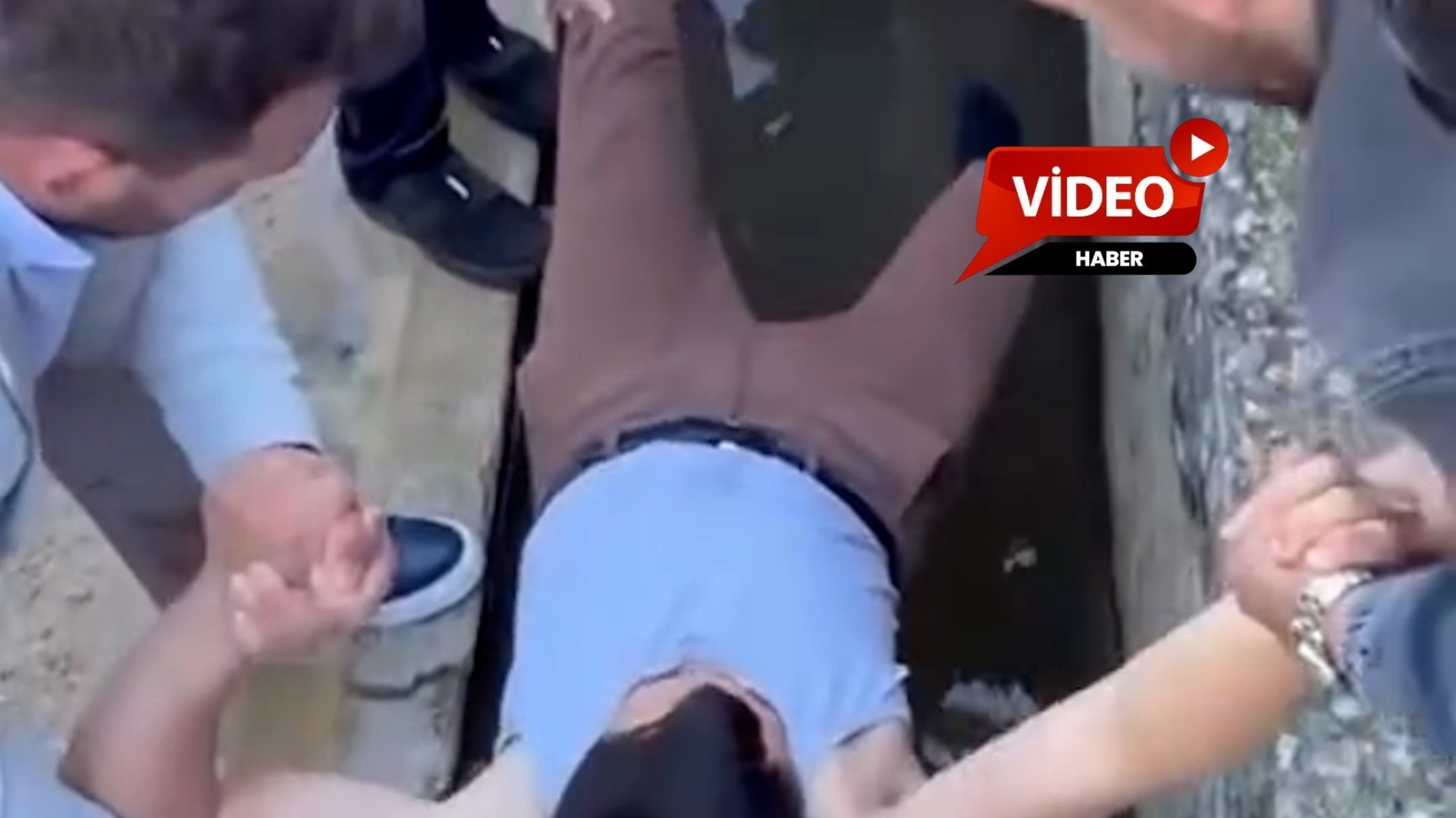 Bolu'nun Göynük ilçesinde bayram namazına gelmeyen kişileri, köylüler tarafından yataklarından