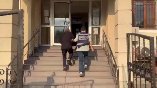 Sakarya'da polis ekiplerince düzenlenen fuhuş operasyonunda, çay ocaklarına gelen özellikle
