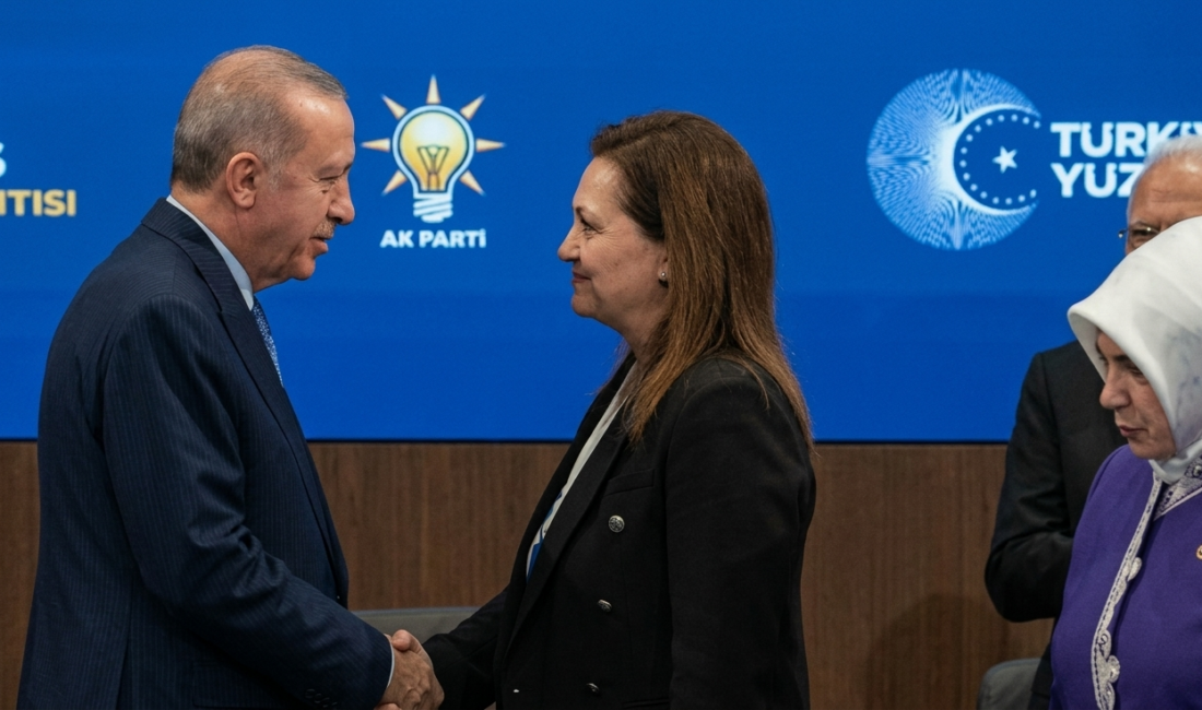 Afyonkarahisar Belediye Başkanı Burcu Köksal AK Parti’ye katıldı. Meclis Üyeleri