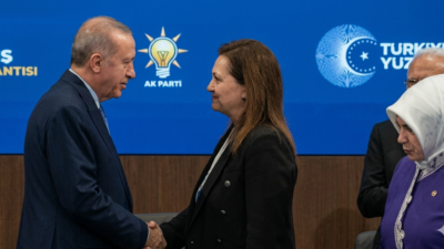Afyonkarahisar Belediye Başkanı Burcu Köksal AK Parti’ye katıldı. Meclis Üyeleri