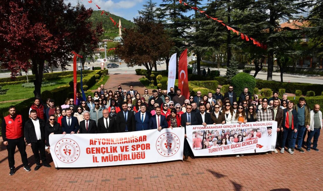 15-21 Mayıs Gençlik Haftası etkinlikleri, Afyonkarahisar’da Kocatepe Anıtı’nda gerçekleştirilen çelenk