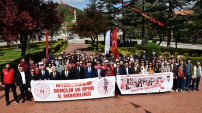 15-21 Mayıs Gençlik Haftası etkinlikleri, Afyonkarahisar’da Kocatepe Anıtı’nda gerçekleştirilen çelenk