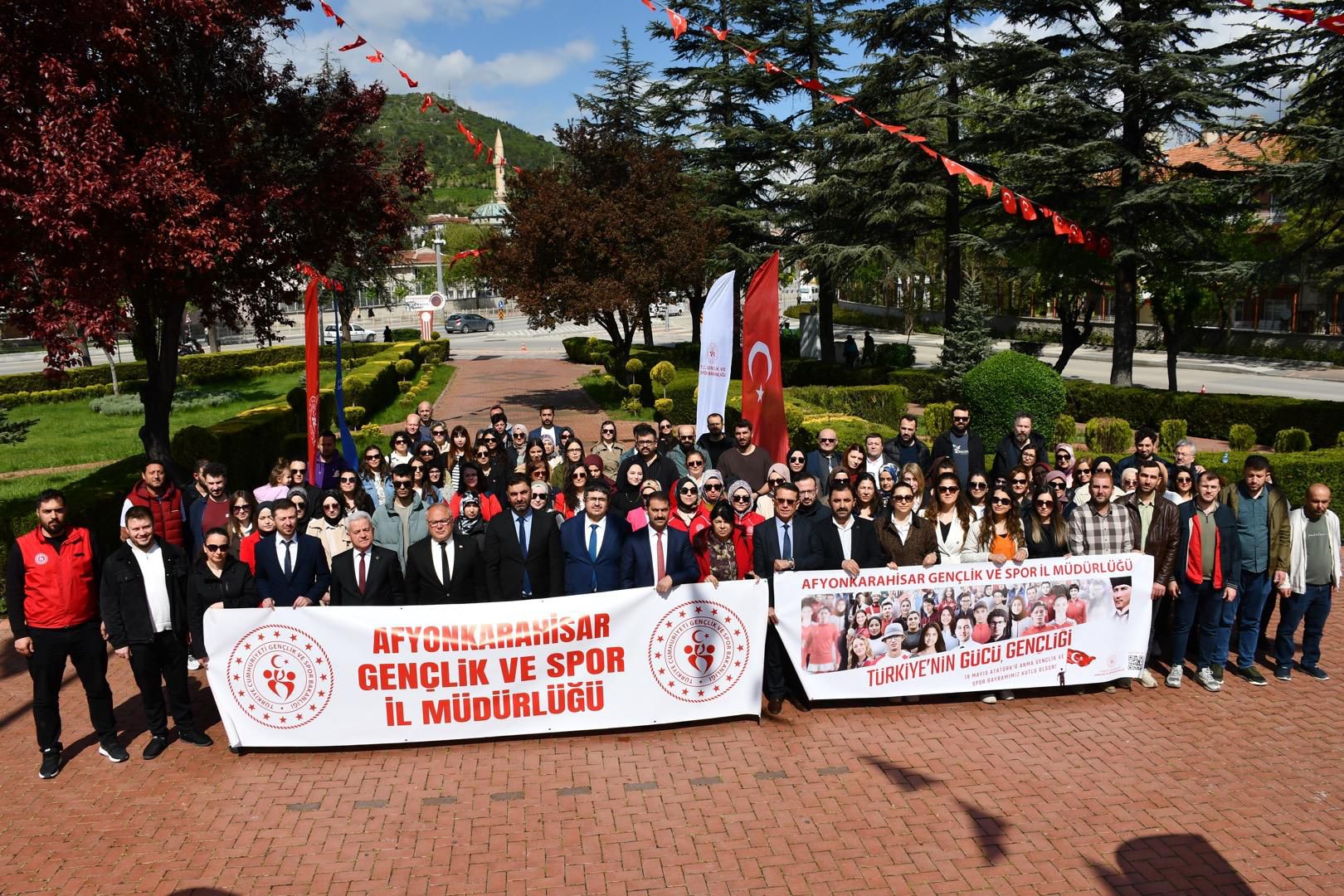 15-21 Mayıs Gençlik Haftası etkinlikleri, Afyonkarahisar’da Kocatepe Anıtı’nda gerçekleştirilen çelenk