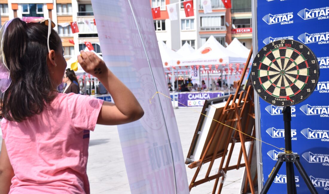 Gençlik Haftası kapsamında düzenlenen Gençlik Spor Festivali, Zafer Meydanı’nda gençlerin