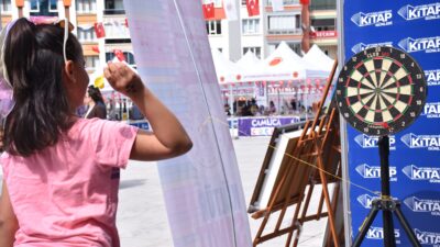 Gençlik Haftası kapsamında düzenlenen Gençlik Spor Festivali, Zafer Meydanı’nda gençlerin