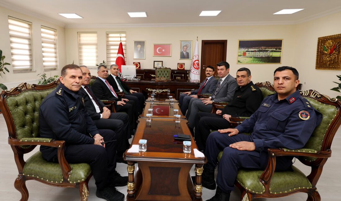 Afyonkarahisar Valisi Dr. Naci Aktaş, ilçe ziyaretleri kapsamında Emirdağ Kaymakamlığına
