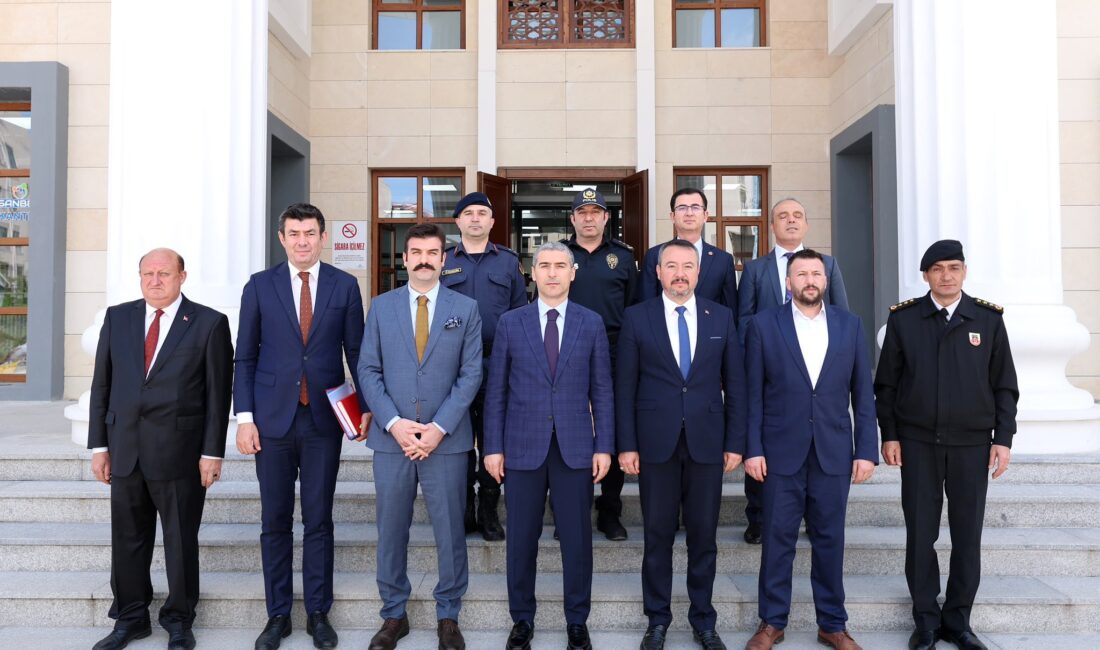 Afyonkarahisar Valisi Dr. Naci Aktaş, ilçe ziyaretleri kapsamında Sandıklı'ya çıkarma