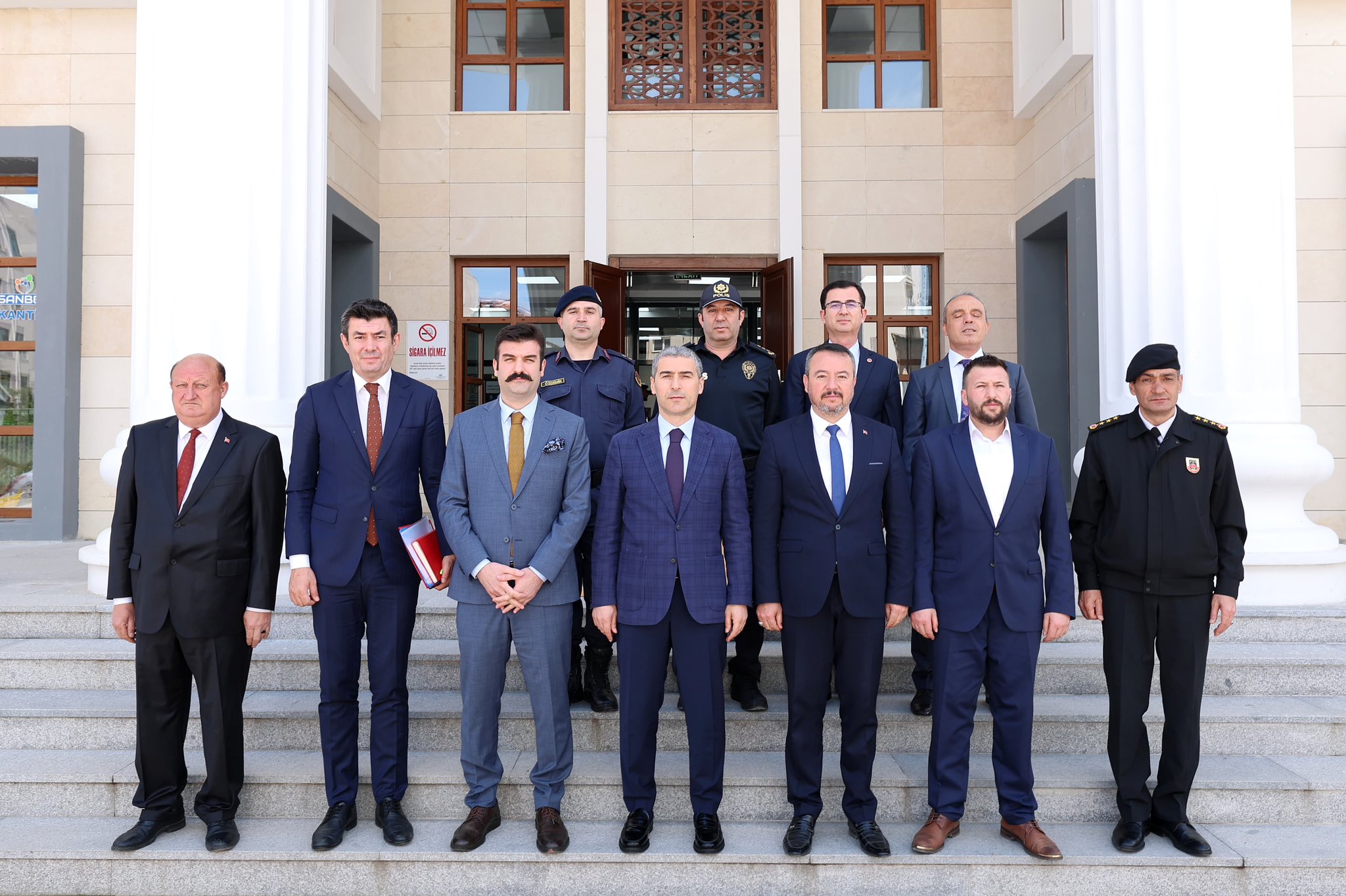 Afyonkarahisar Valisi Dr. Naci Aktaş, ilçe ziyaretleri kapsamında Sandıklı'ya çıkarma
