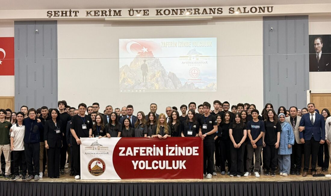 Afyonkarahisar Valiliği himayelerinde yürütülen "Zaferin İzinde Yolculuk" projesi kapsamında binlerce