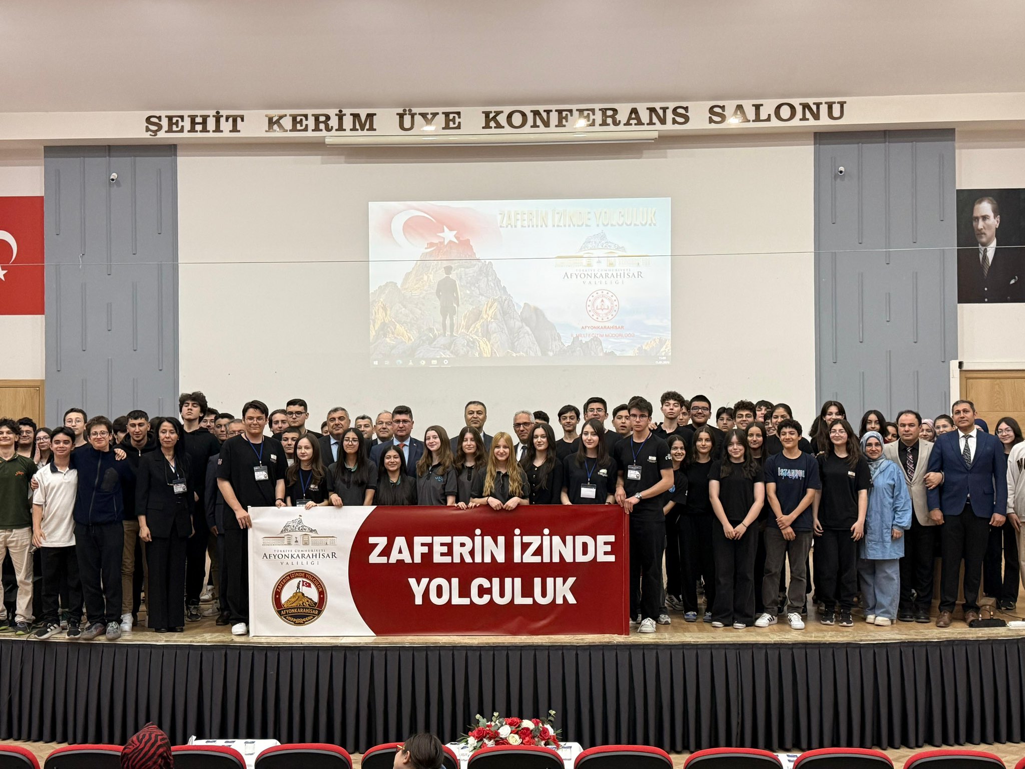 Afyonkarahisar Valiliği himayelerinde yürütülen "Zaferin İzinde Yolculuk" projesi kapsamında binlerce