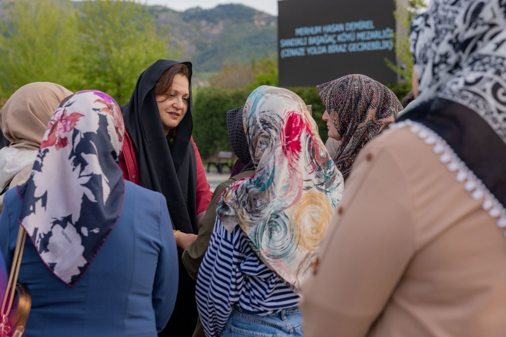 Afyonkarahisar Belediye Başkanı Burcu Köksal, hem akrabası hem de yakın