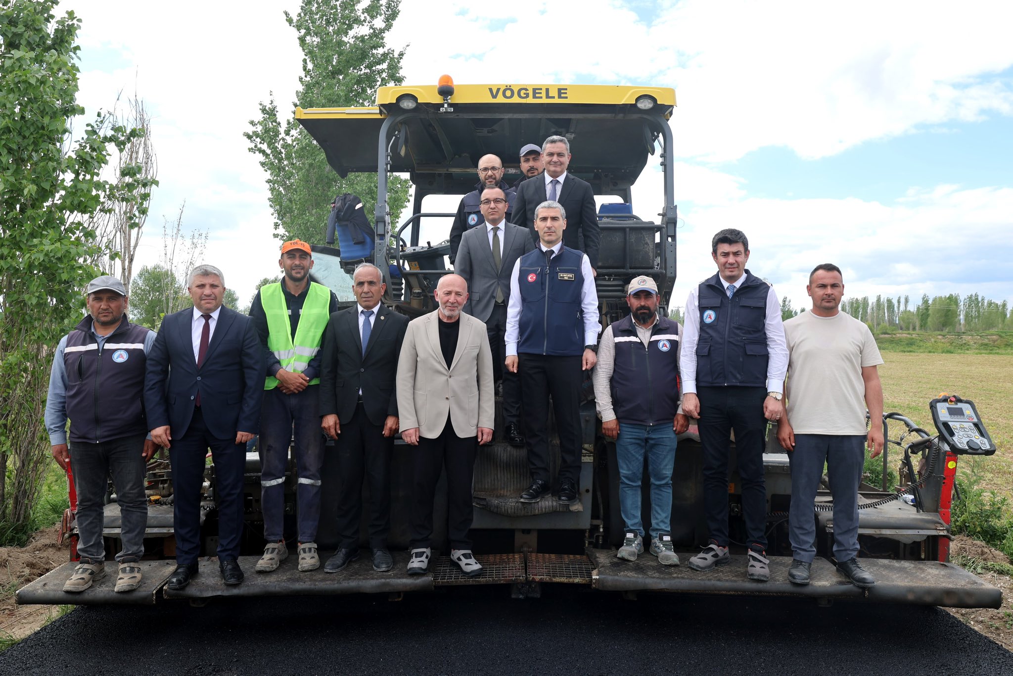 Afyonkarahisar Valisi Dr. Naci Aktaş, İl Özel İdaresi ekipleri tarafından