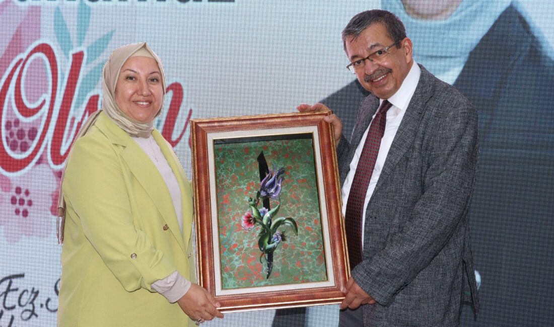 Hukukçu yazar Hayati İnanç’ın katılımıyla gerçekleşen “Anneler Günü” söyleşi programı,