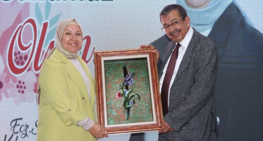 Hukukçu yazar Hayati İnanç’ın katılımıyla gerçekleşen “Anneler Günü” söyleşi programı,