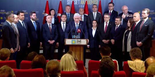 İYİ Parti Genel Başkanı Müsavat Dervişoğlu, milletvekilleriyle birlikte CHP hakkında