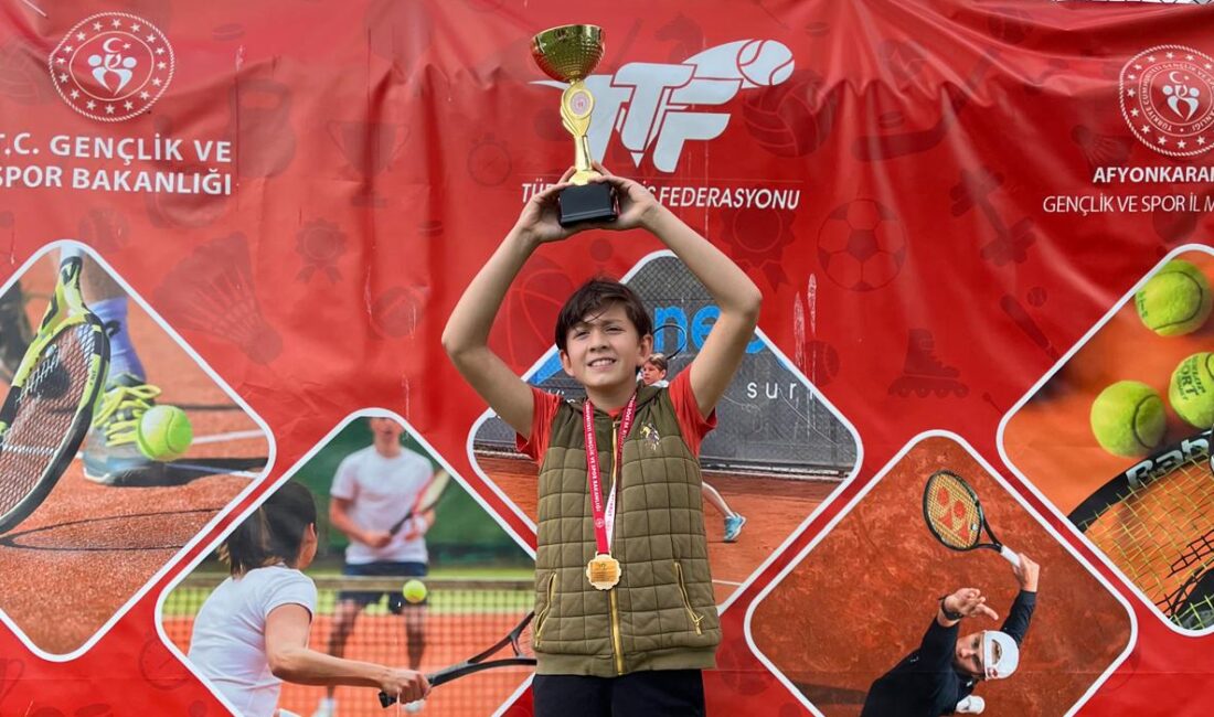 Türkiye Tenis Federasyonunun Afyonkarahisar’da gerçekleştirdiği 12 yaş hafta sonu turnuvasında