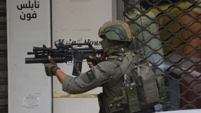 İsrail askerleri, işgal altındaki Batı Şeria'da ateş açarak bir çocuğu